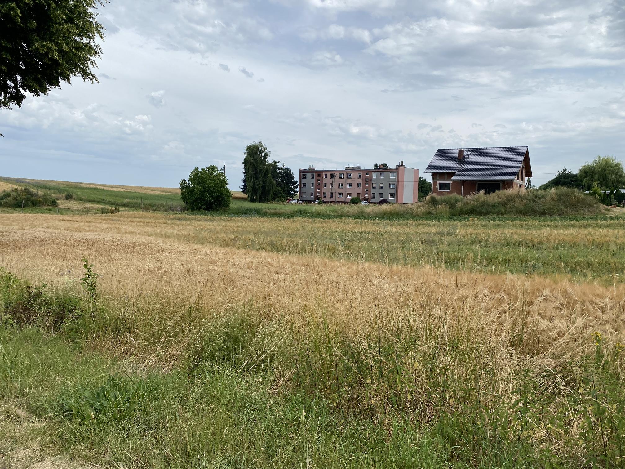Działka Na sprzedaż działka budowlana w miejscowości Długomiłowice