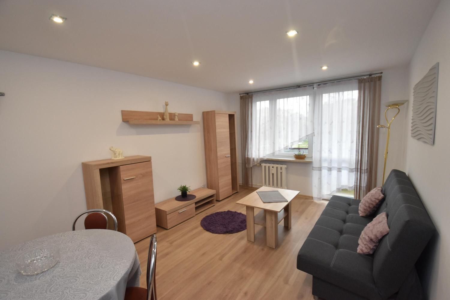 Mieszkanie Oferujemy do wynajęcia mieszkanie w Kędzierzynie-Koźlu przy ulicy Kazimierza Wielkiego 8