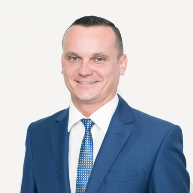 Agent Sebastian Szymoniak